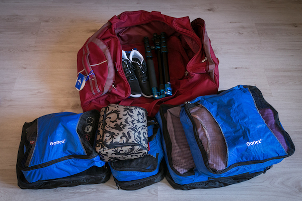 Les packing cubes et la valise pour le voyage